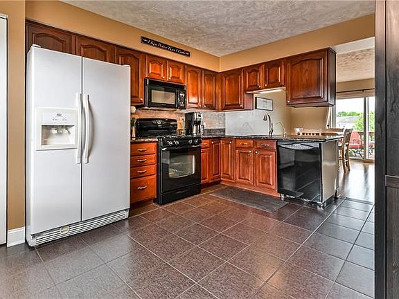 4th image of 813 Sunset Cir