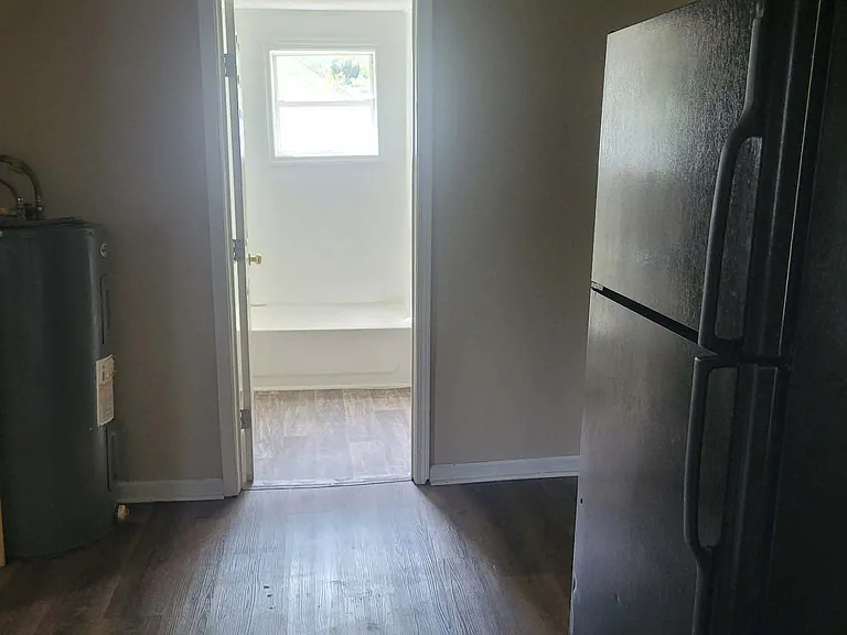 731 E 3rd St — Photo 10