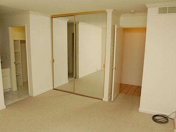 5th image of 2202 Woodside Ln Unit 2