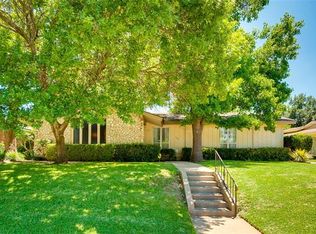 905 Blue Lake Dr, Fort Worth, TX 76103