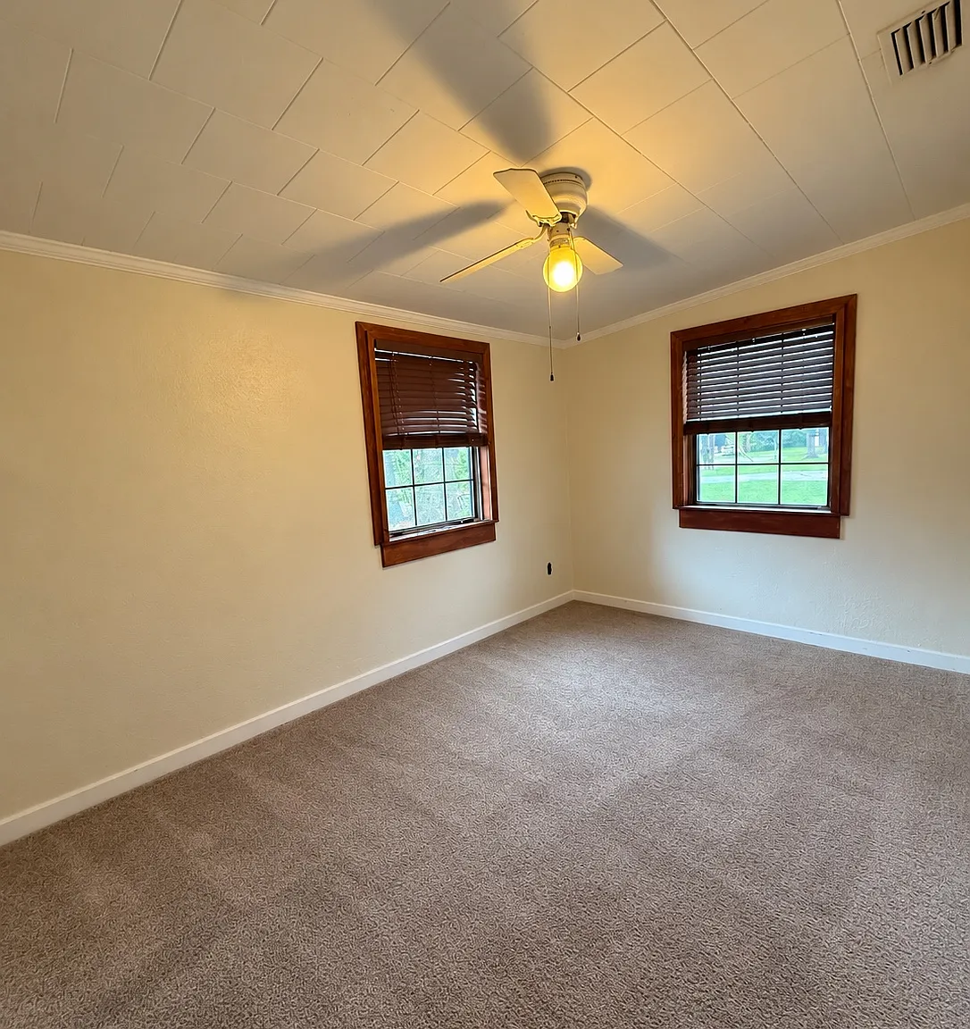 3 bed, $1,350 — Photo 4