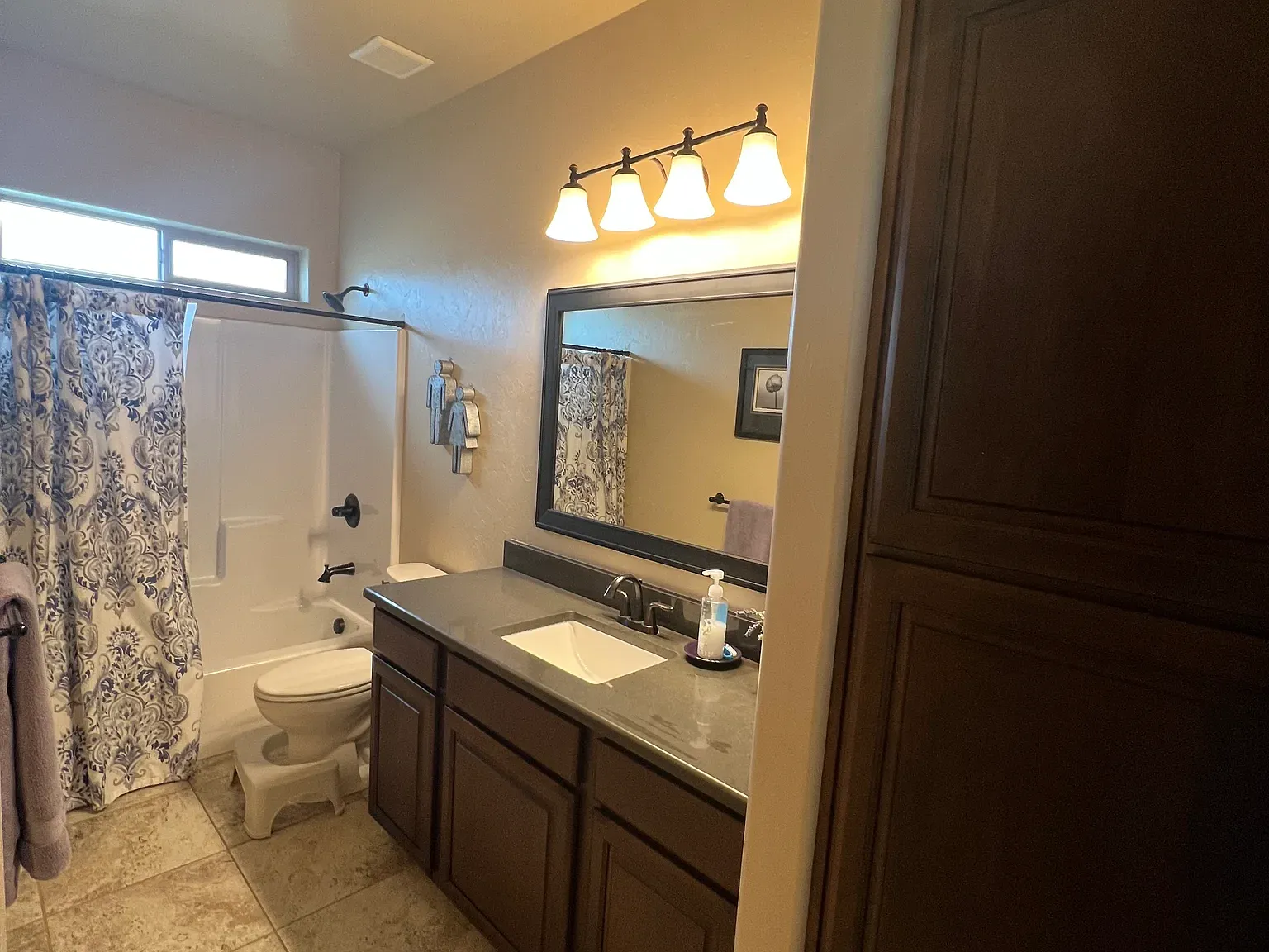 3 bed, 1860 sqft, $2,800 — Photo 4