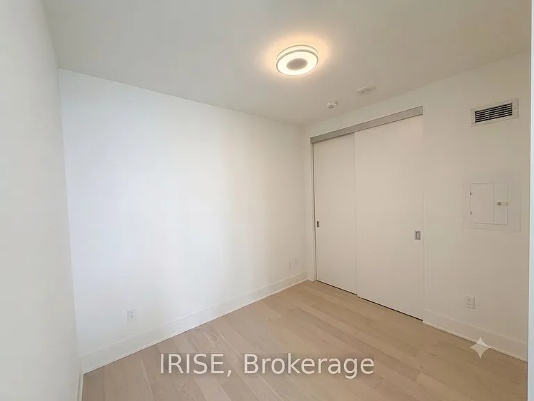 11 Yorkville Ave #5909 — Photo 11