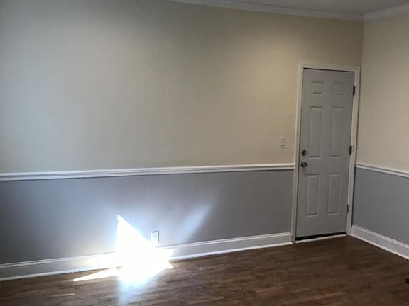 4th image of 215-52 Jamaica Ave