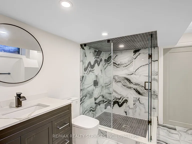 5133 Cherryhill Cres — Photo 32
