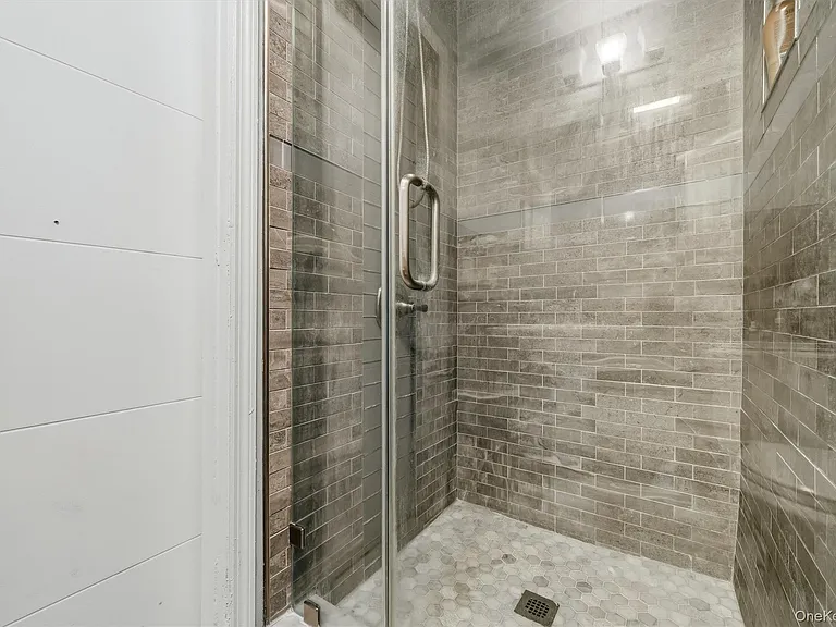 35 Helene Rd — Photo 15