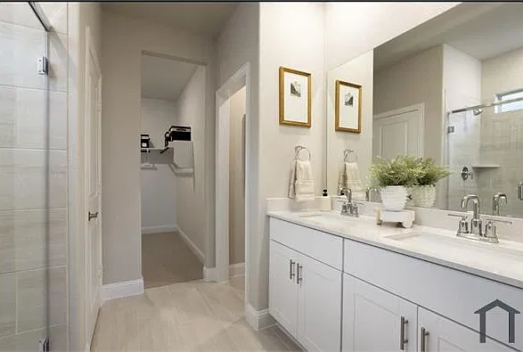 4 bed, 2350 sqft, $3,126 — Photo 4