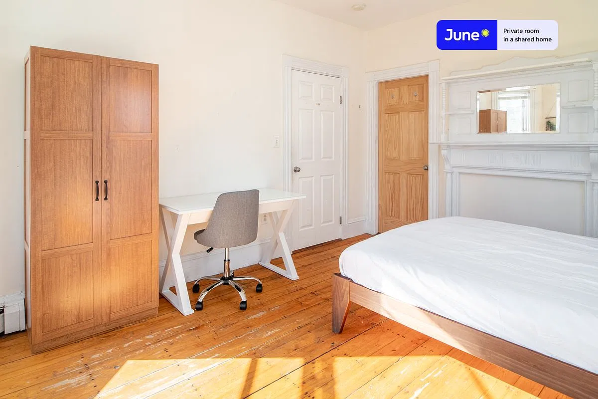 Queen bedroom in 5 bed/1 bath home in Mission Hill #1068 A — Photo 2