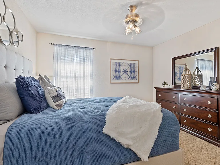 Barrington Apartments — Photo 10