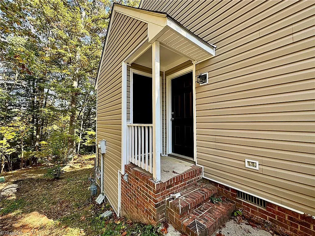 3 bed, 2.5 bath, 1512 sqft, $2,295 — Photo 3