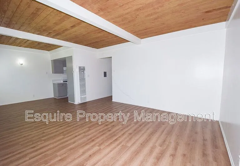 420 W Linden Dr #12 — Photo 6