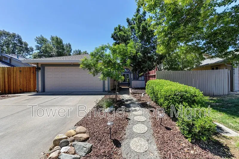 7016 Plume Way photo 1