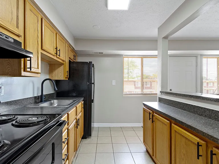 The Vistas Apartment Homes — Photo 10