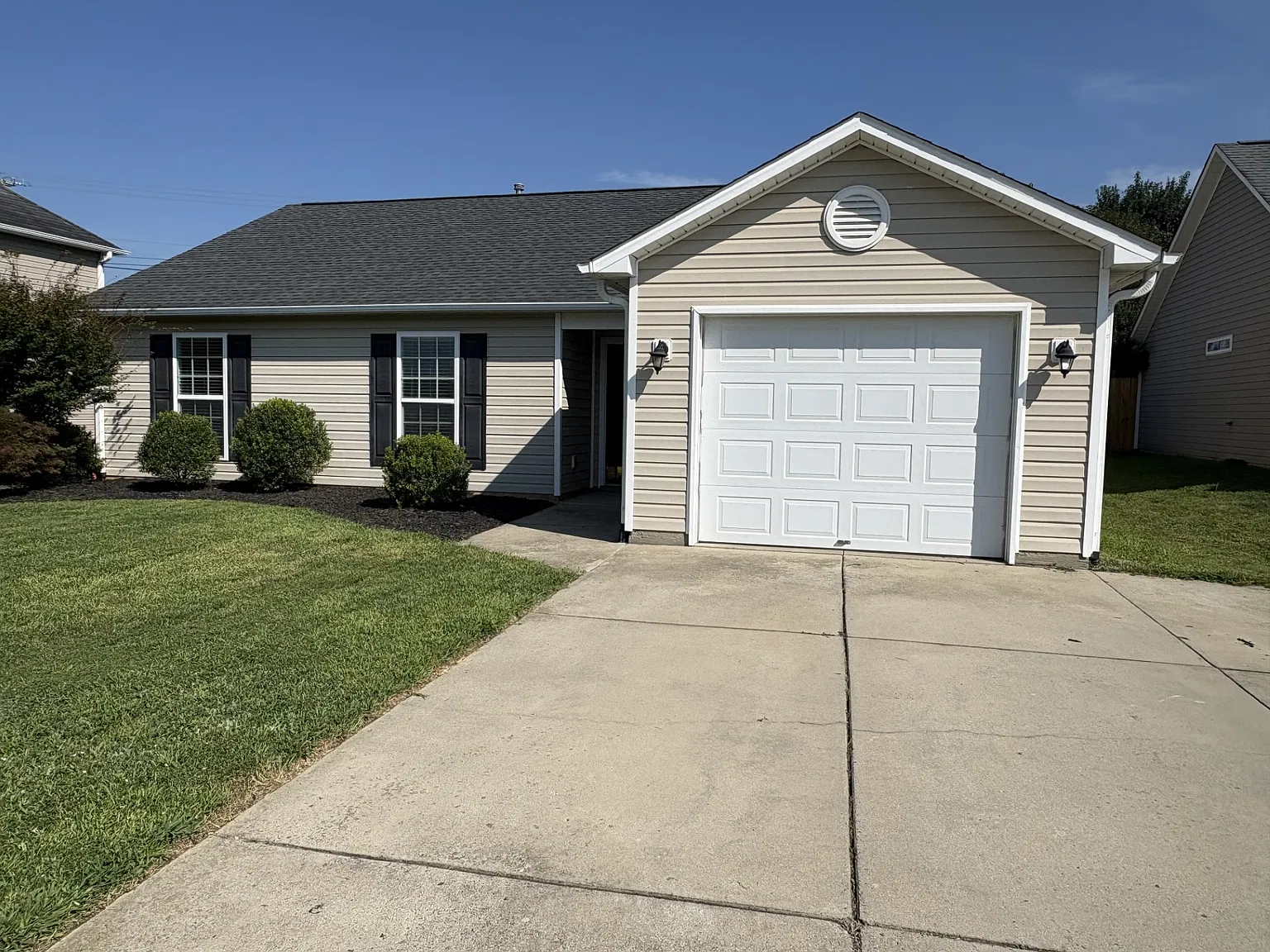 3 bed, 1257 sqft, $2,295 — Photo 1