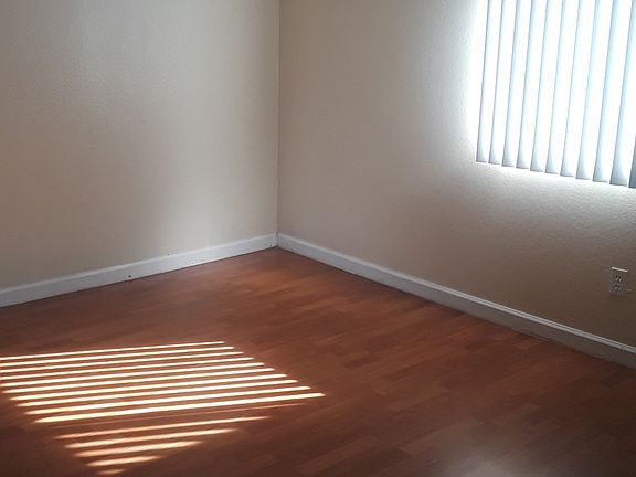 5th image of 1420 E Pumalo St #36