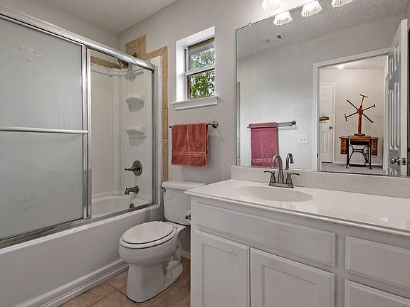 5th image of 1613 Clearmeadow Dr