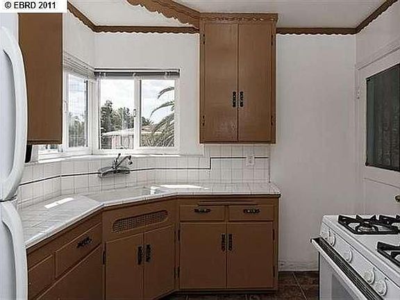 4th image of 6331 Macarthur Blvd