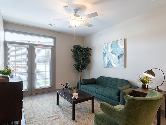 4th image of 511 N Broadway St #93cfeef99