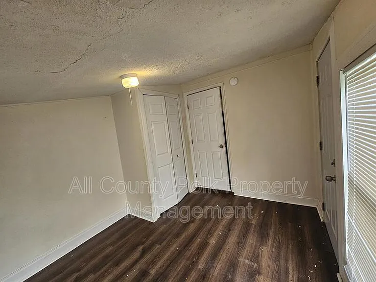 1734 35th St NW — Photo 10