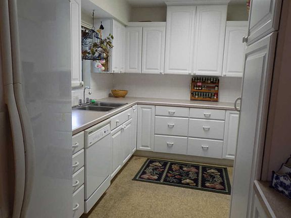 4th image of 504 Vincent Ave