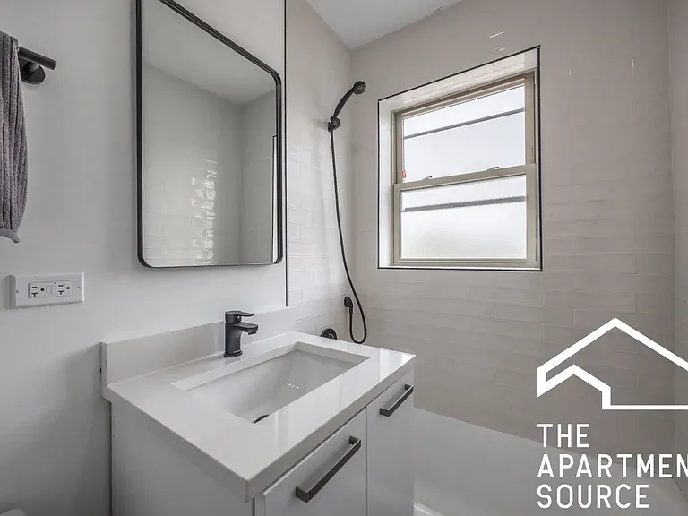 1556 W Hollywood Ave #304 — Photo 8