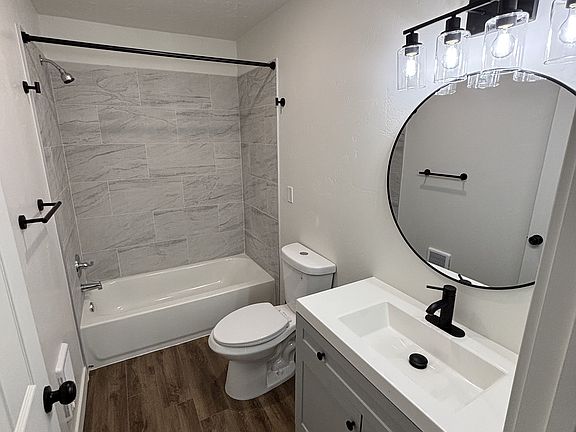 3rd image of 1723 Grizzly Ave #2