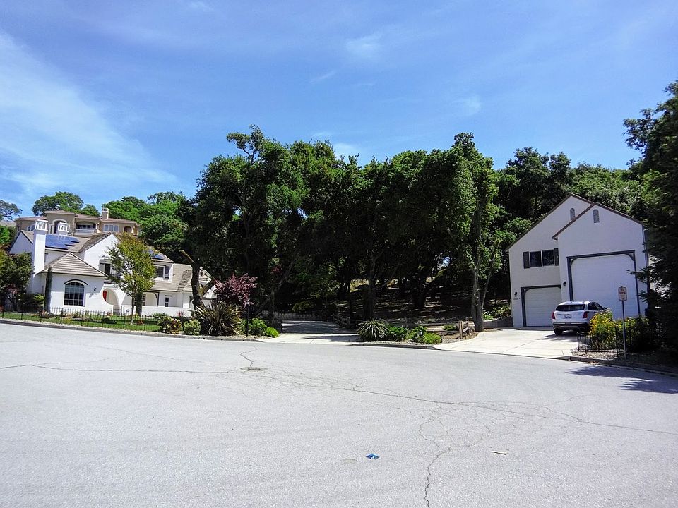 2nd image of 2400 Olea Ct