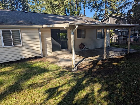 2nd image of 3962 SE Castlewood Dr