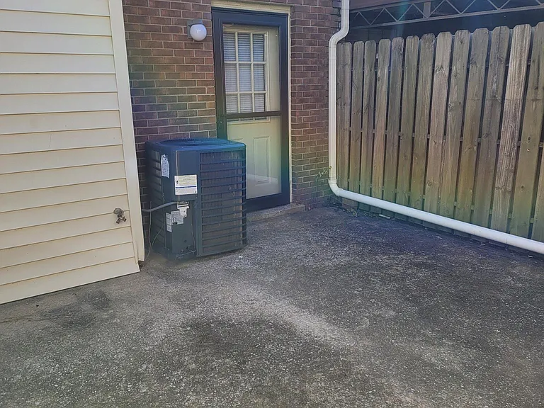 255 Mayflower Ln N — Photo 12