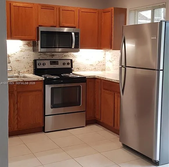 818 SW 4th St #3 — Photo 1