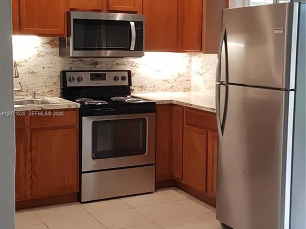 818 SW 4th St APT 3, Fort Lauderdale, FL 33312
