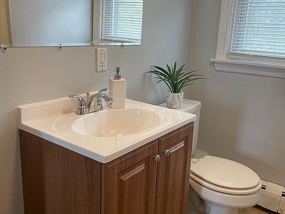 3rd image of 1100 W Newport Pike Floor 2