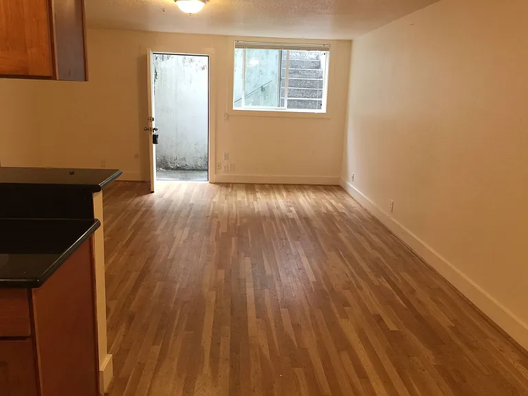 426 NE 75th Ave — Photo 11