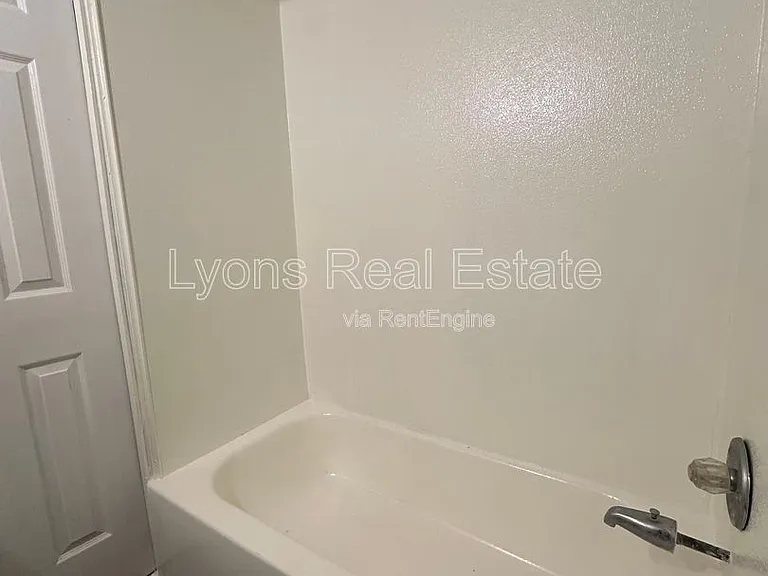 8086 Heck Dr #1A — Photo 18