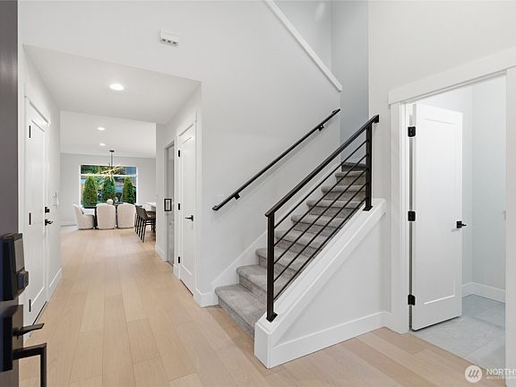 3rd image of 719 Edmonds Way
