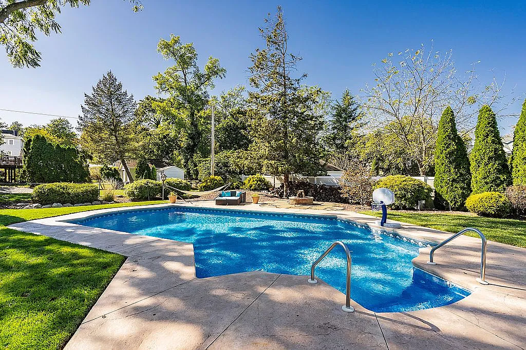 615 Gerard Ave photo 1