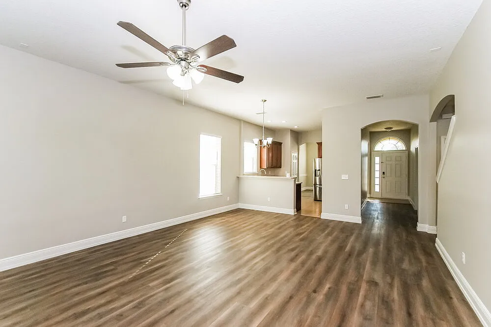 3 bed, 2.0 bath, 2024 sqft, $2,425 — Photo 4