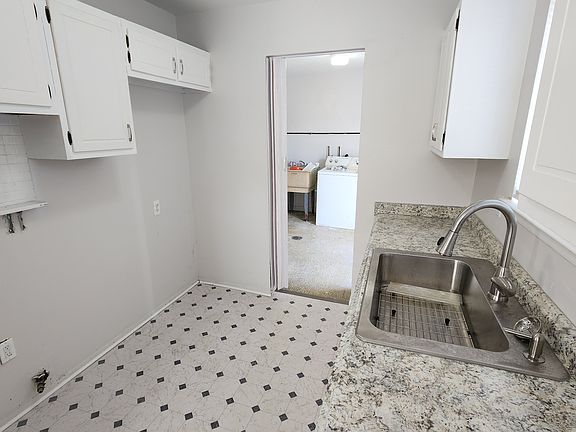 Kitchen, appliances at move in
