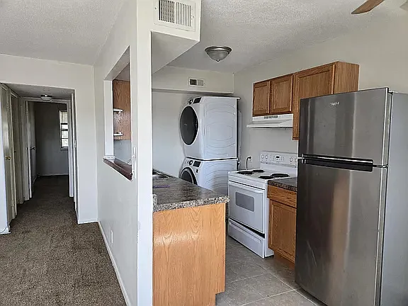 1408 21st Avenue Pl — Photo 3