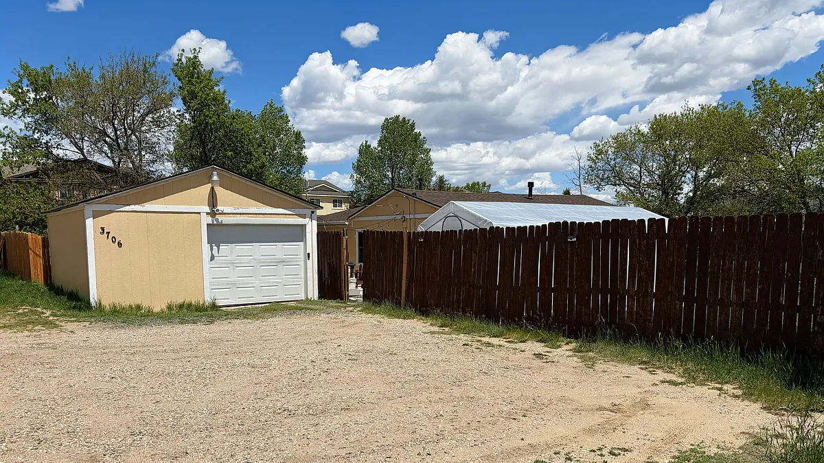 Building Photo - 3706 Rock Springs St