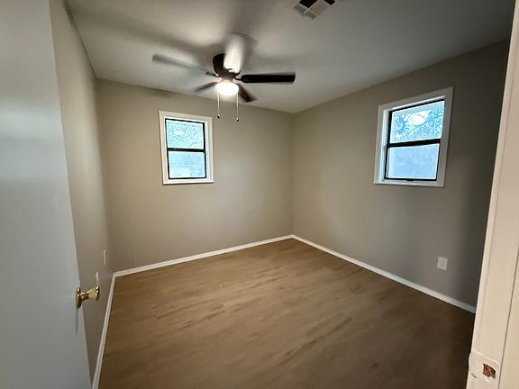 4th image of 102 Haskins Ln