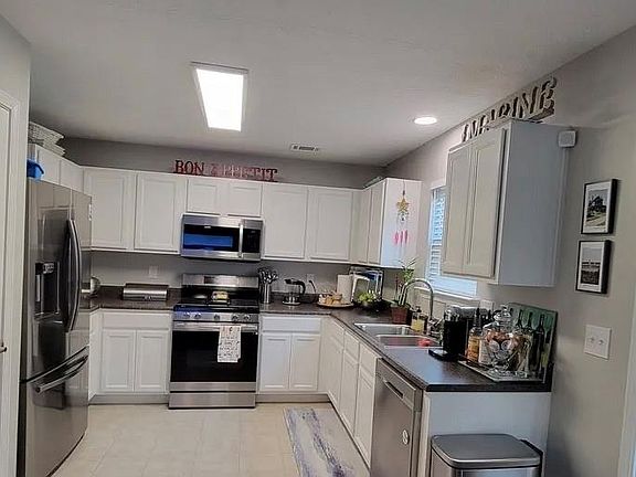 3rd image of 9517 Lakeview Rd
