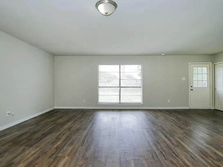 17626 Bullis Gap Dr — Photo 4