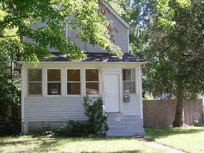 302 Suburban Ave photo 1