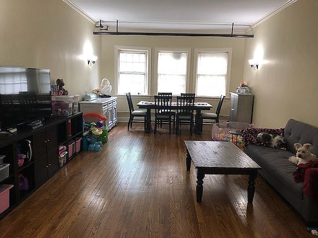 2nd image of 498 Sheridan Rd