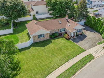 16 W Riviera Drive, Lindenhurst, NY, 11757