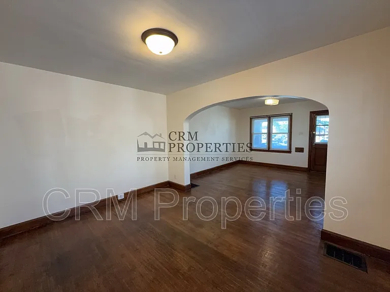 933 N Linwood Ave — Photo 5