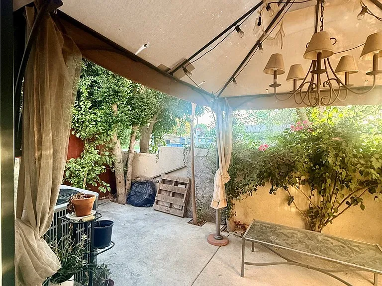 8554 Burnet Ave — Photo 21