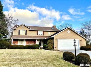 6520 N Camelot Rd, Peoria, IL 61615