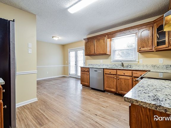 3rd image of 82 Cumberland Way